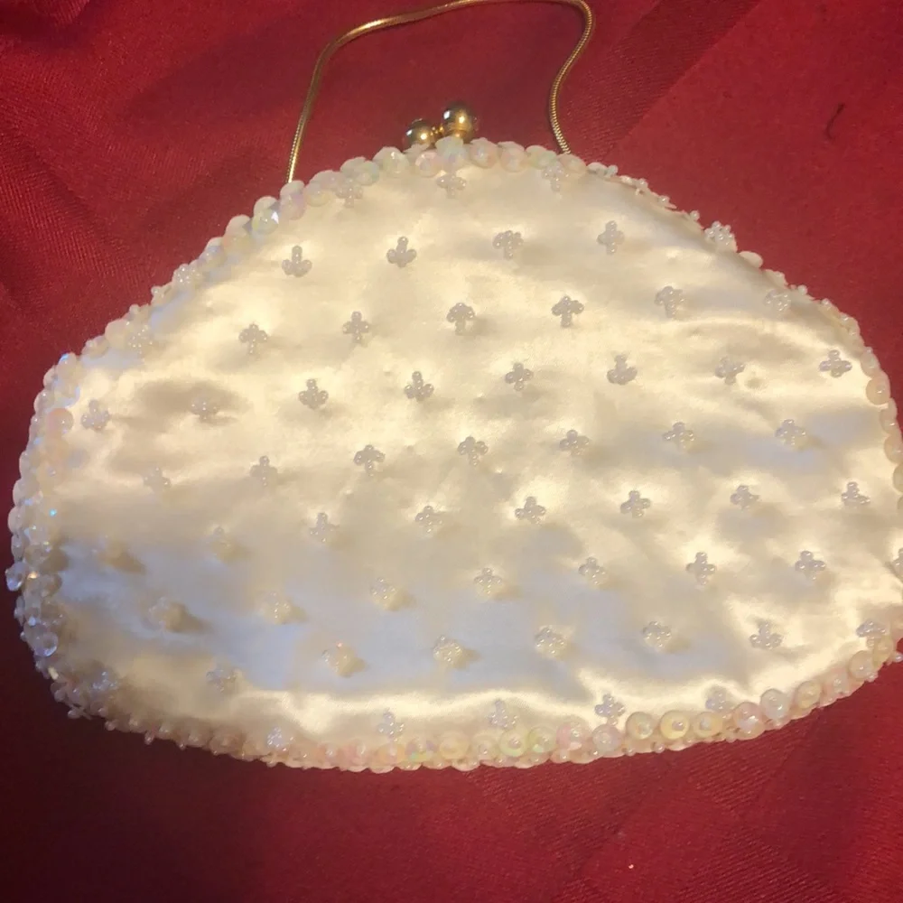 PreOwned-Vintage “Goldco” Satin with sequins & small white pearl beads-so shiny - Picture 2 of 8